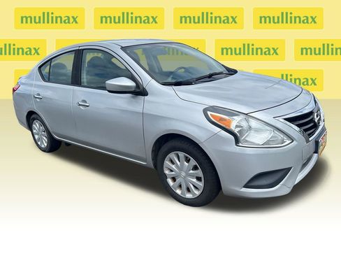 Used 2016 Nissan Versa SV FWD image 1