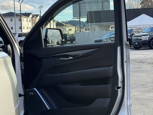 Used 2018 Cadillac Escalade ESV Platinum image 12