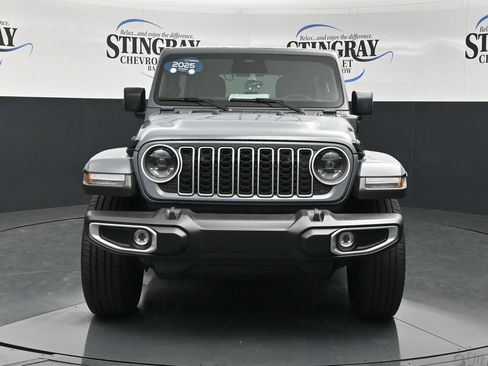 Used 2025 Jeep Wrangler Unlimited Sahara AWD/4WD image 2