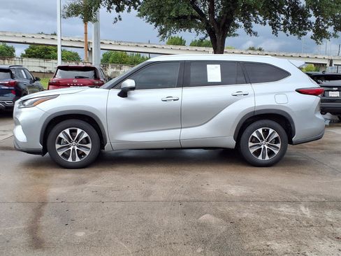 Used 2022 Toyota Highlander XLE FWD image 27