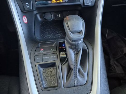 Used 2025 Toyota RAV4 XLE FWD image 11
