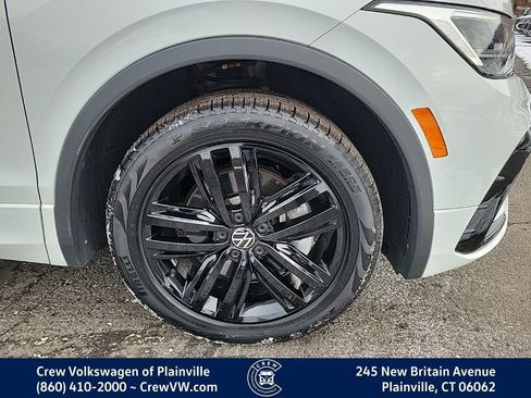 Certified 2022 Volkswagen Tiguan SE R-Line image 20