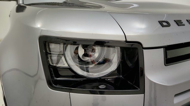 Used 2022 Land Rover Defender 110 X-Dynamic SE AWD/4WD image 22