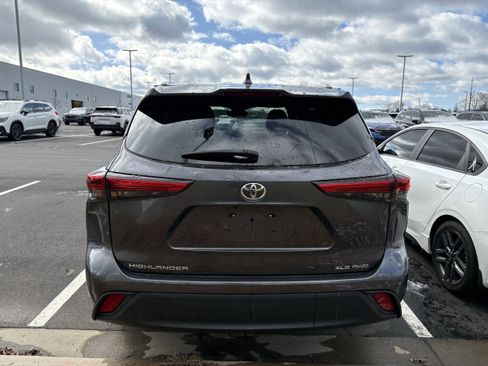 Used 2023 Toyota Highlander XLE image 9