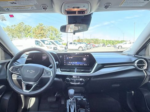 Used 2025 Chevrolet Trax ACTIV w/ Driver Confidence Package FWD image 10