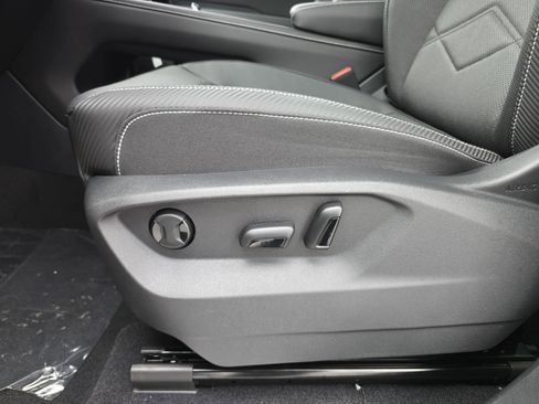 New 2026 Volkswagen Atlas Cross Sport SE FWD image 29