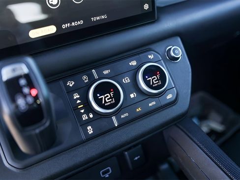 Used 2023 Land Rover Defender 110 V8 image 21