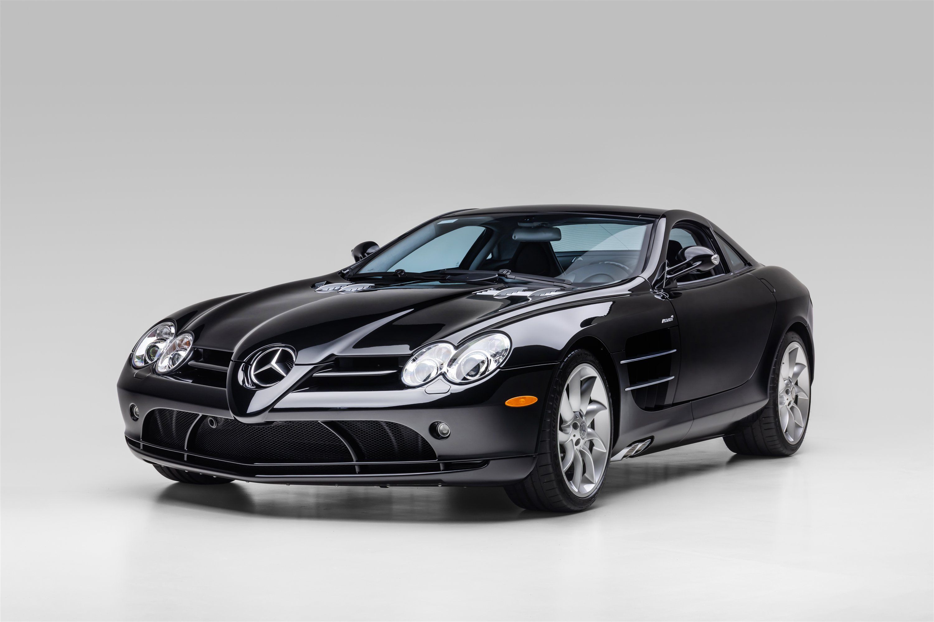 Used 2005 Mercedes-Benz SLR image 2