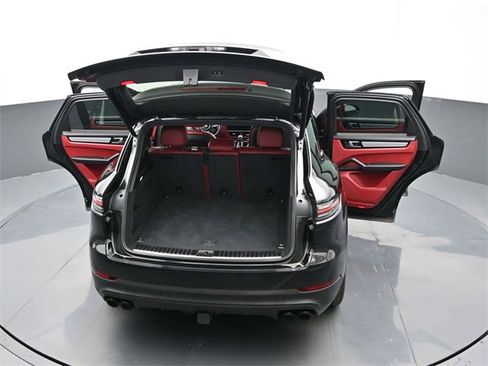 Used 2023 Porsche Cayenne Platinum Edition image 27