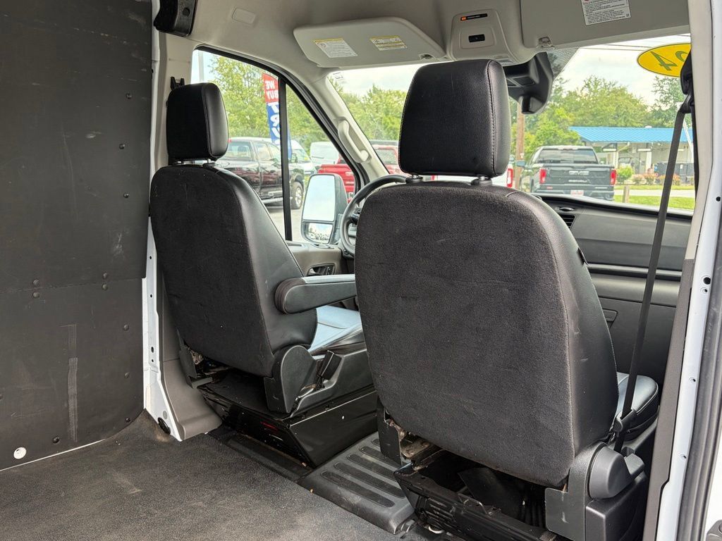 Used 2024 Ford Transit 250 148 Medium Roof Extended AWD w/ Load Area Protection Package image 29