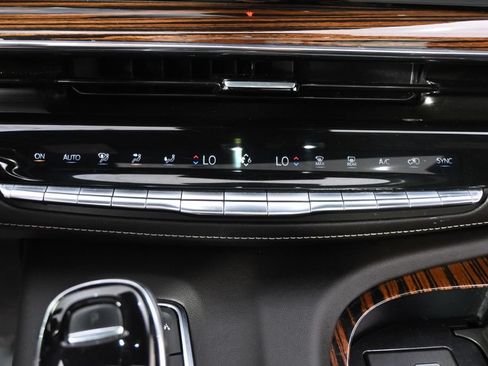 Used 2022 Cadillac Escalade ESV Premium Luxury w/ Performance Package AWD/4WD image 32