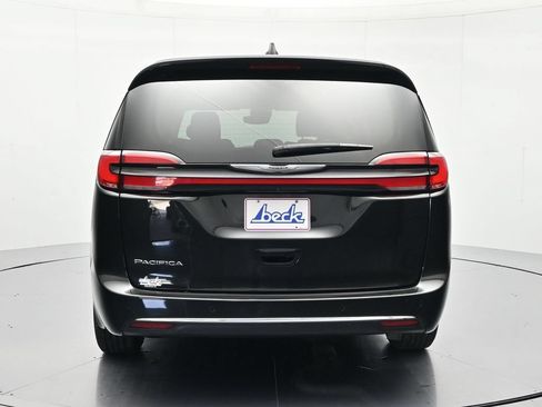 Used 2023 Chrysler Pacifica Touring-L FWD image 6