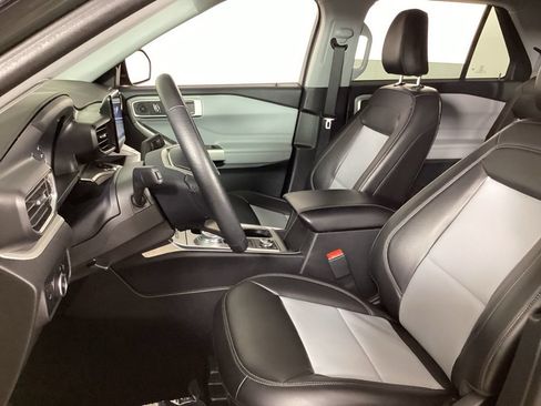 Used 2024 Ford Explorer XLT w/ Equipment Group 202A AWD/4WD image 10