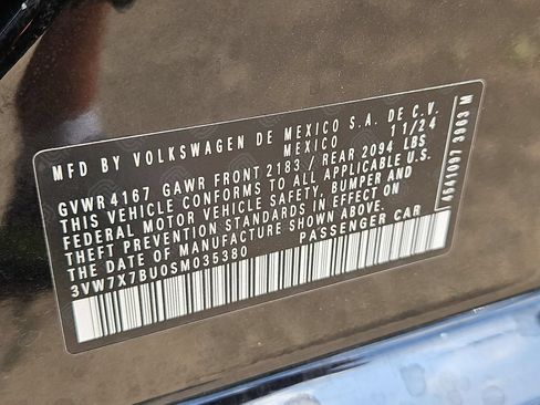 Used 2025 Volkswagen Jetta SE FWD image 36