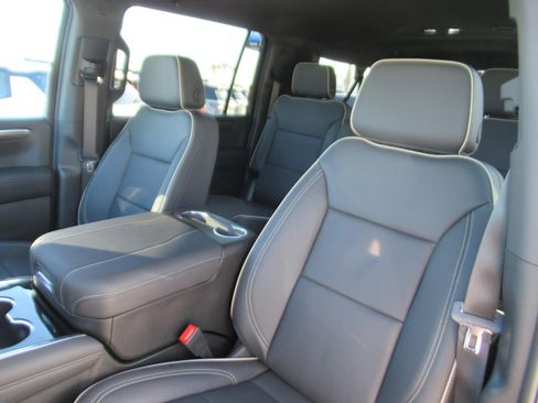 New 2026 Chevrolet Suburban Premier image 17