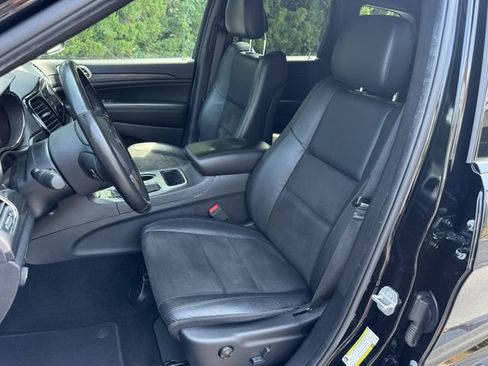 Used 2019 Jeep Grand Cherokee Altitude AWD/4WD image 12