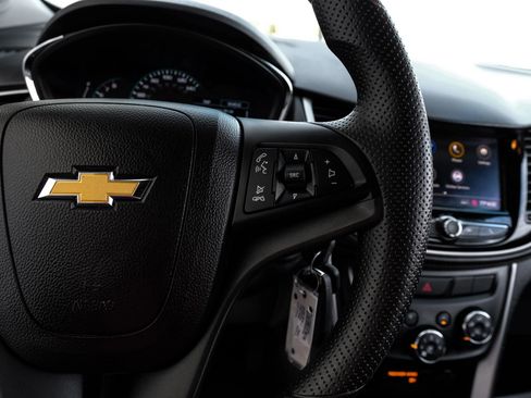 Used 2021 Chevrolet Trax LT image 19