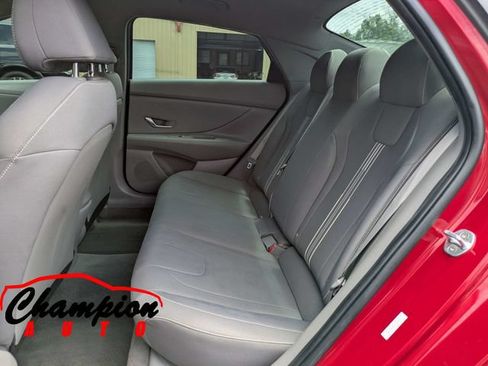 Used 2021 Hyundai Elantra SEL FWD image 16
