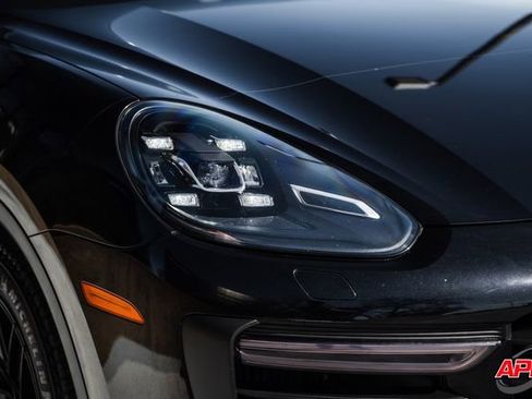 Used 2015 Porsche Cayenne Turbo image 37
