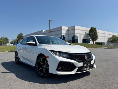 Used 2017 Honda Civic Sport image 2