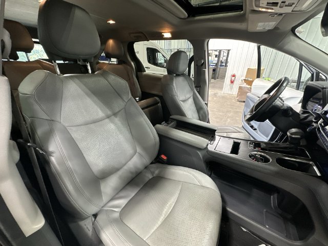 Used 2024 Toyota Sienna Limited AWD/4WD image 32