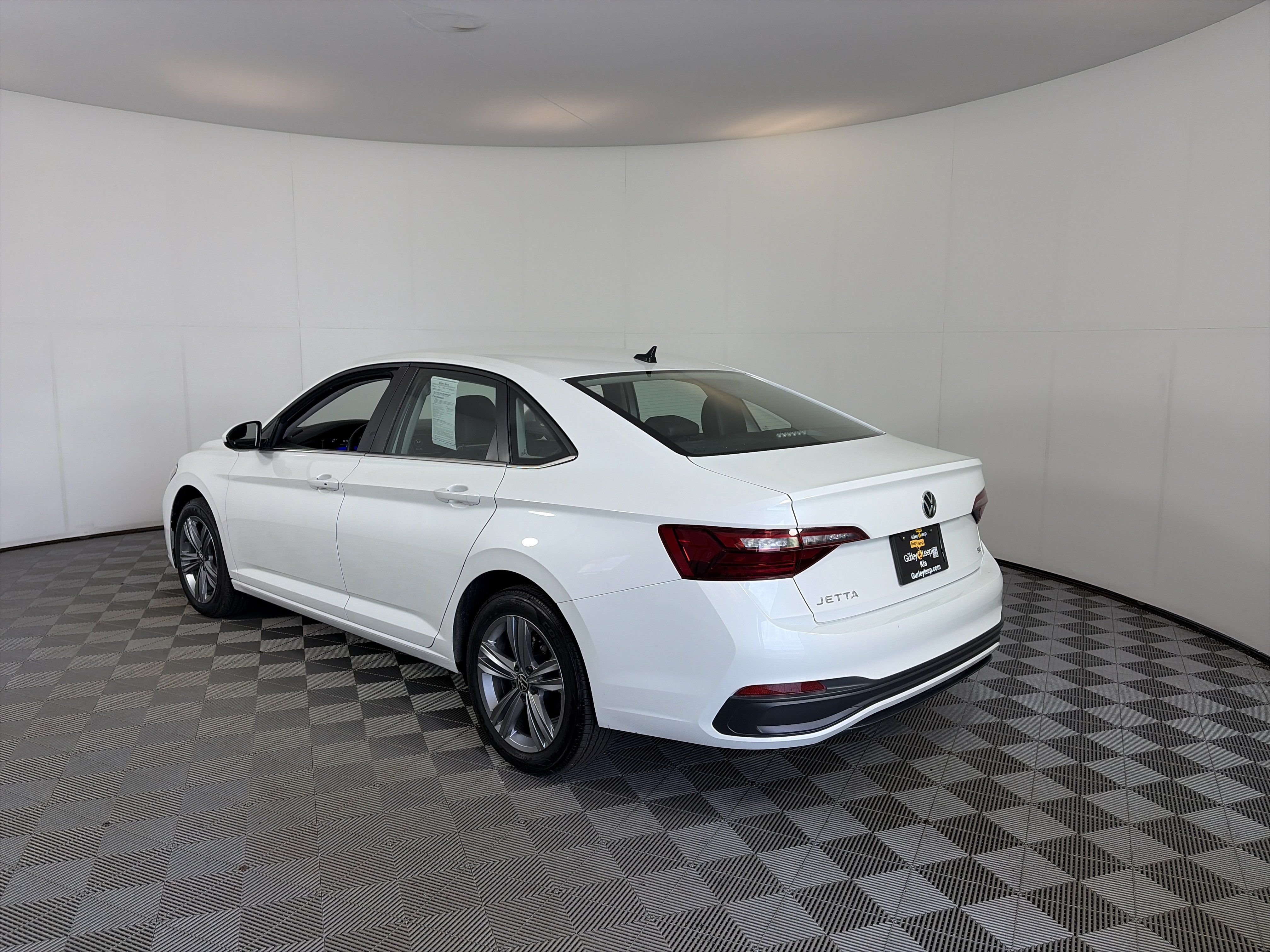 Used 2023 Volkswagen Jetta SE FWD image 8