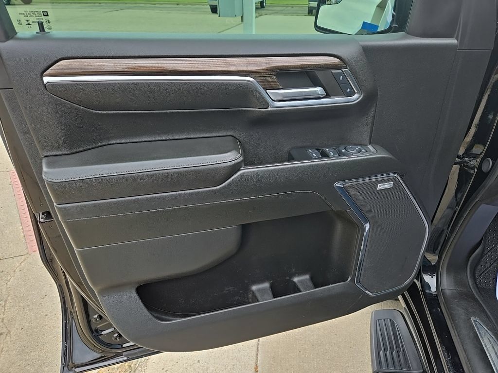 Used 2024 Chevrolet Silverado 1500 LT Trail Boss w/ Convenience Package II AWD/4WD image 19