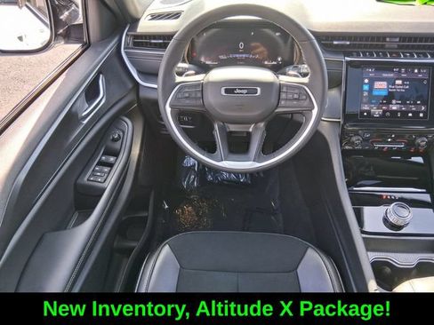 Certified 2025 Jeep Grand Cherokee Altitude AWD/4WD image 12