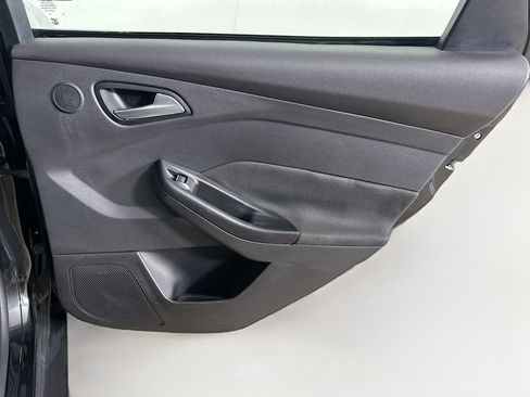 Used 2014 Ford Focus Titanium FWD image 31