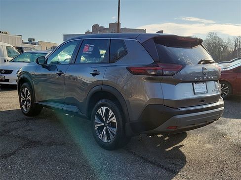 Certified 2022 Nissan Rogue SV image 5