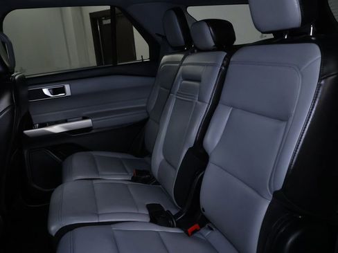 Used 2021 Ford Explorer XLT w/ Equipment Group 202A image 14