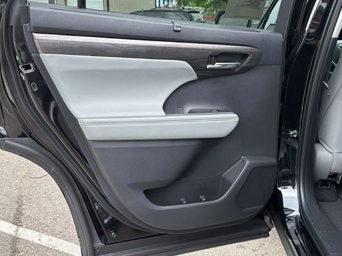 New 2026 Toyota Highlander Limited AWD/4WD image 30