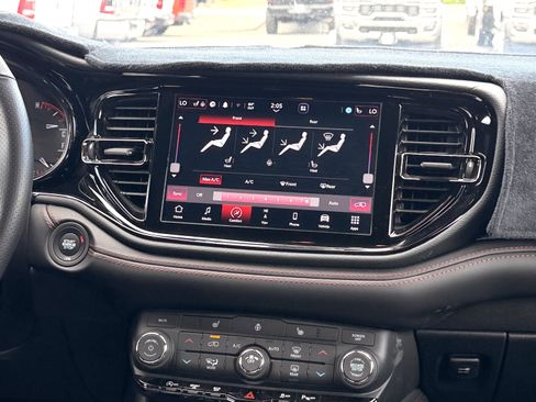 Used 2025 Dodge Durango GT w/ Blacktop Package AWD/4WD image 15
