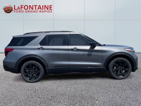 Used 2023 Ford Explorer ST-Line w/ Class IV Trailer Tow Package AWD/4WD image 8