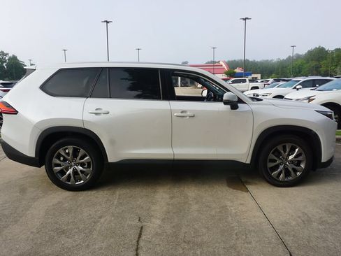 Used 2024 Toyota Grand Highlander FWD image 26