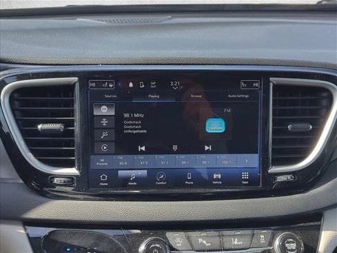 Used 2023 Chrysler Pacifica Touring-L FWD image 14