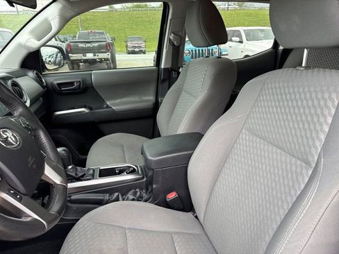 Used 2022 Toyota Tacoma SR5 w/ SR5 Appearance Package (SM) RWD image 5