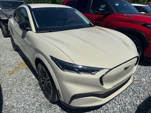 Used 2025 Ford Mustang Mach-E Premium image 2