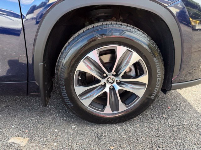 Used 2023 Toyota Highlander XLE AWD/4WD image 9
