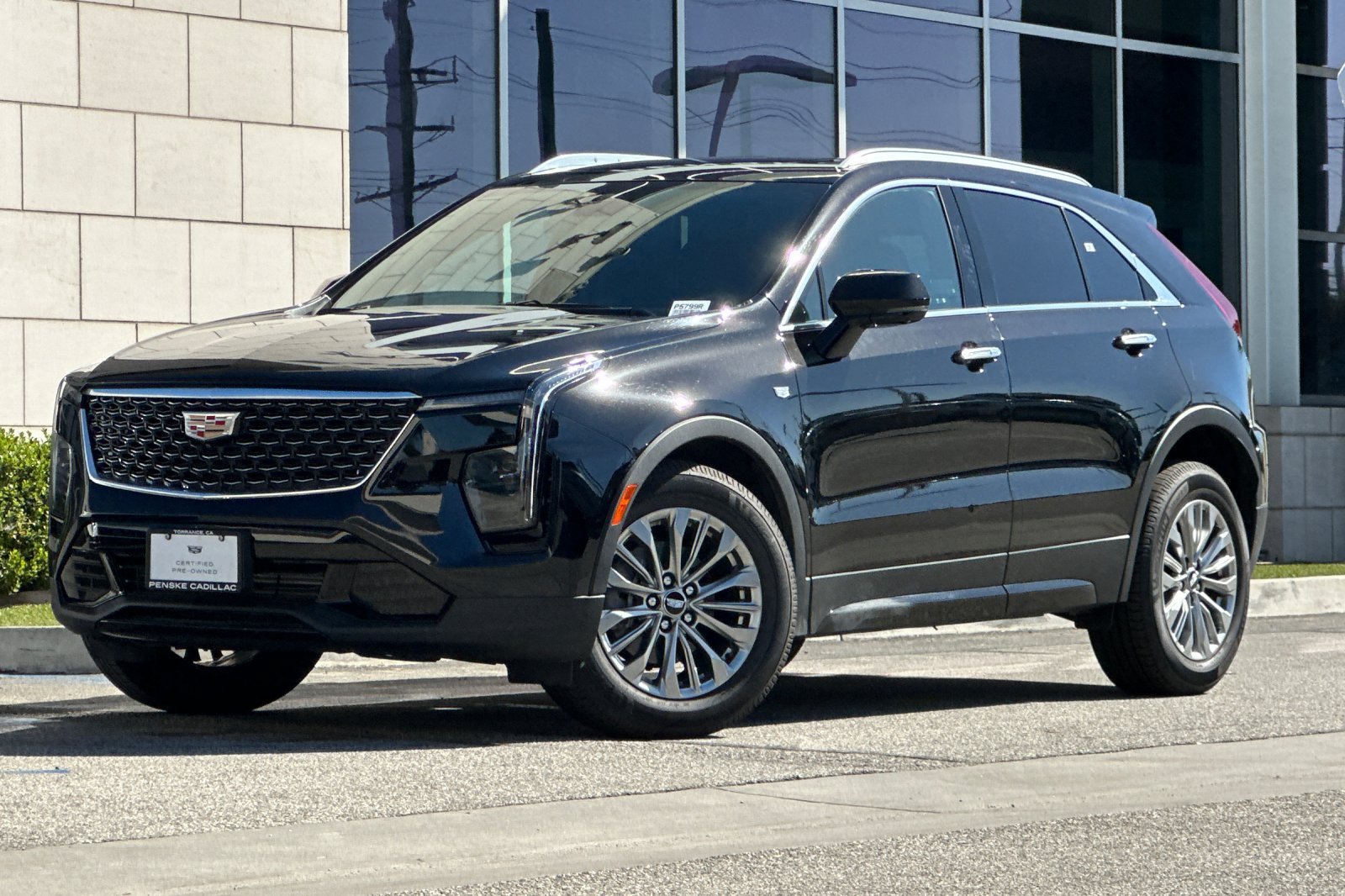 Used 2025 Cadillac XT4 Premium Luxury w/ Cold Weather Package AWD/4WD image 8