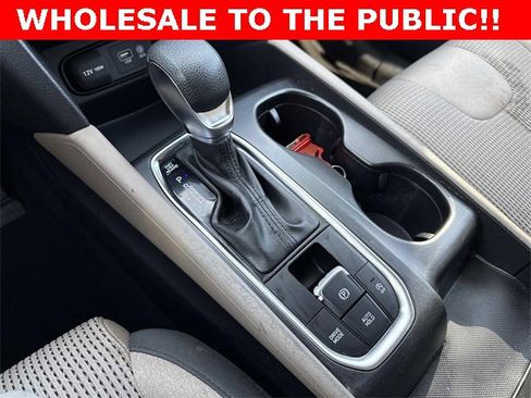 Used 2019 Hyundai Santa Fe SEL image 27