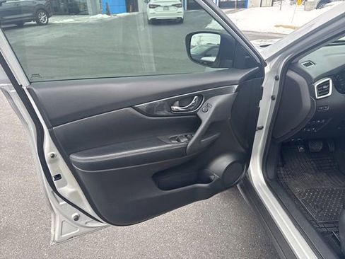 Used 2016 Nissan Rogue SL w/ SL Premium Package image 10