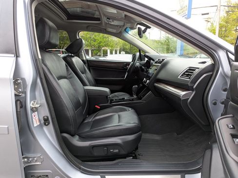 Used 2019 Subaru Outback 3.6R Limited AWD/4WD image 30