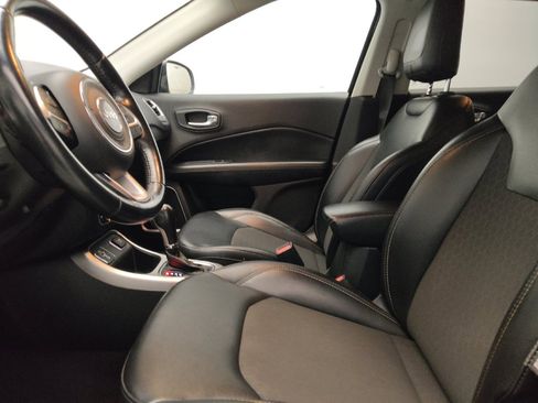 Used 2020 Jeep Compass Latitude FWD image 17