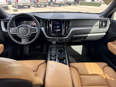 Used 2019 Volvo XC60 T5 Momentum w/ Premium Package AWD/4WD image 5