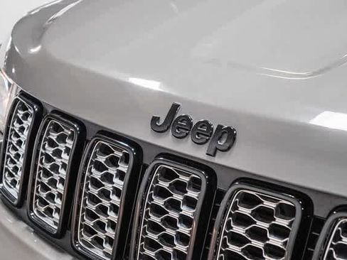 Used 2021 Jeep Grand Cherokee Laredo X image 9