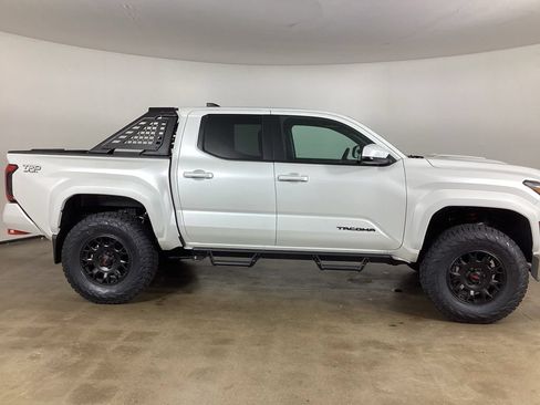 Used 2026 Toyota Tacoma TRD Sport AWD/4WD image 4