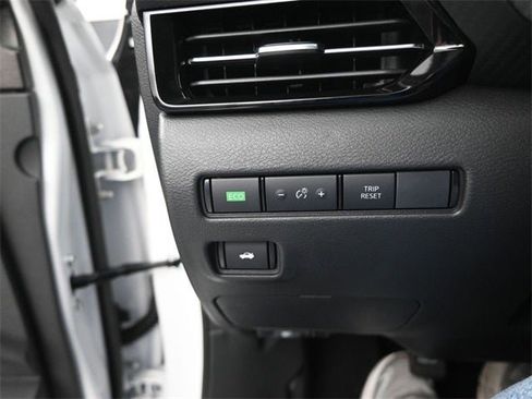 New 2025 Nissan Sentra SR image 24