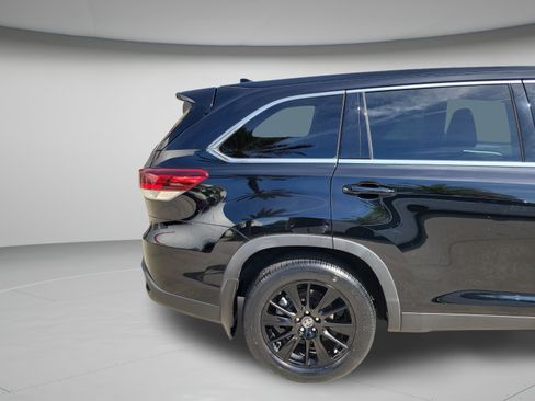 Used 2019 Toyota Highlander SE AWD/4WD image 29