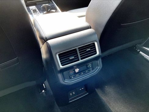 Used 2025 Volkswagen Atlas SEL AWD/4WD image 13